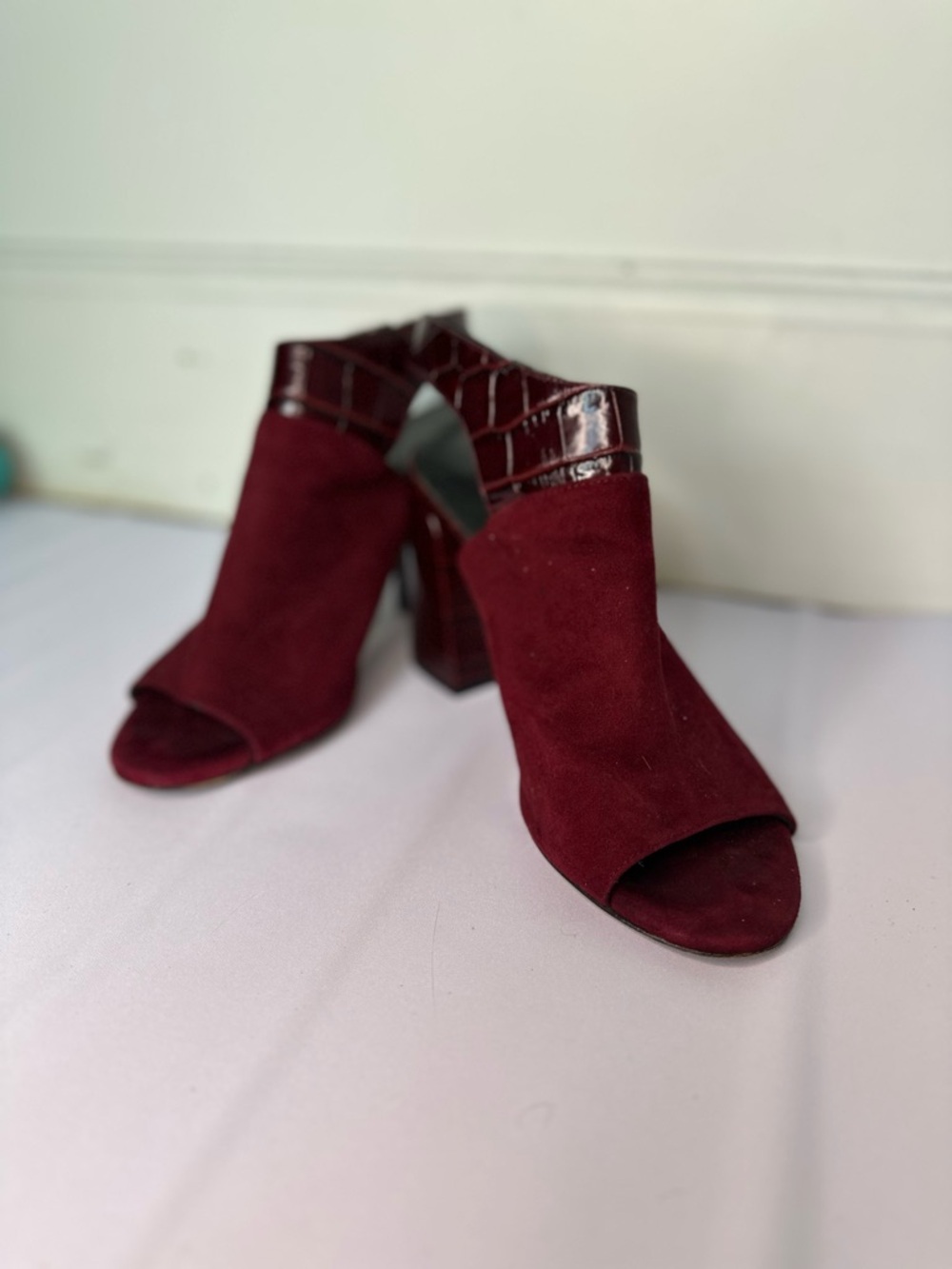 M Gemi Italian Open-Toe Block Heel in Wine